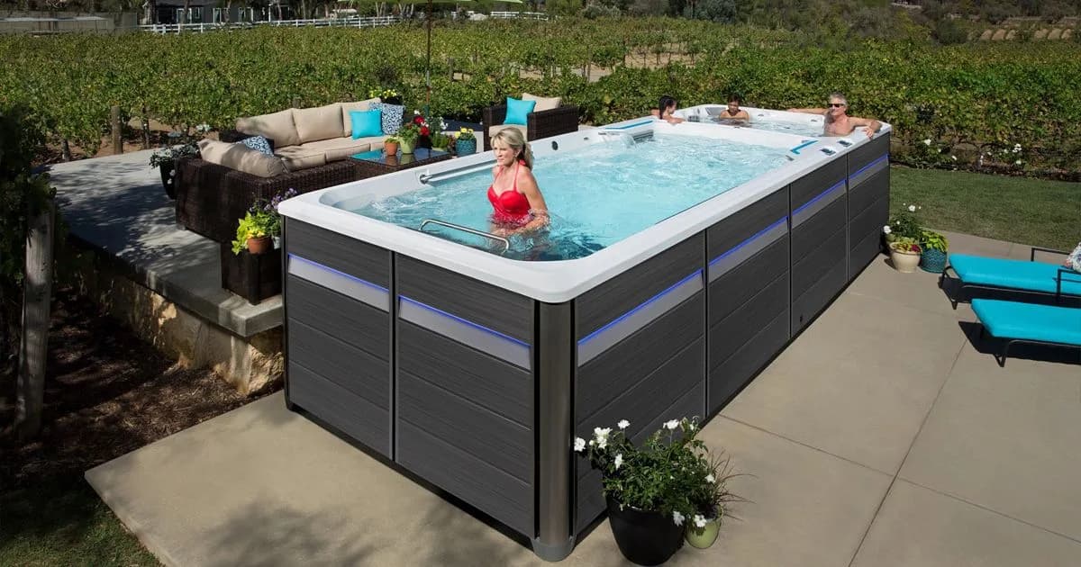 Endless Pools E2000 dual-temperature swim spa